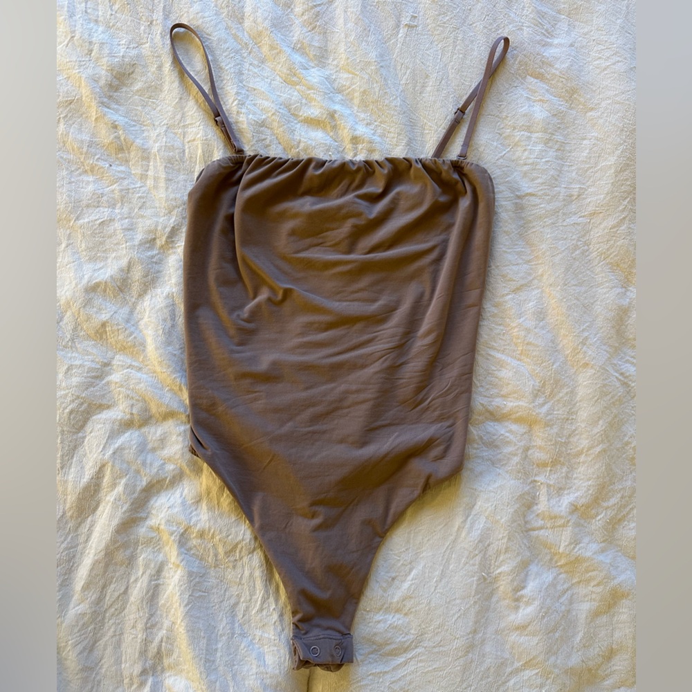 SKIMS Fits Everybody Strapless Bodysuit Umber Size XSmall